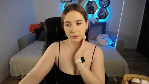 Snapshot of sabrinviolet chatting on February 18, 9:10 am Sabrina Violet online show from February 18, 9:10 am