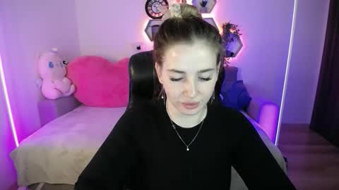 Sabrina Violet online show from April 3, 8:10 am