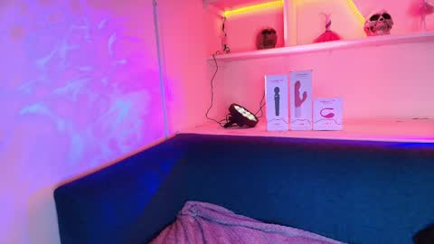 Cami online show from October 28, 7:15 pm