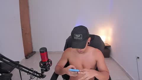 Snapshot of saenz_hotx chatting on October 19, 11:31 pm saenz_hotx online show from October 19, 11:31 pm