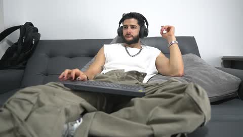 saimon  online show from February 9, 5:05 pm