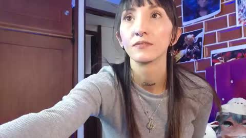 Snapshot of sakura_skinny chatting on March 7, 5:38 pm Sakura Skinny online show from March 7, 5:38 pm