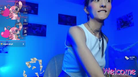 Snapshot of sakura_skinny chatting on December 17, 2:44 pm Sakura Skinny online show from December 17, 2:44 pm
