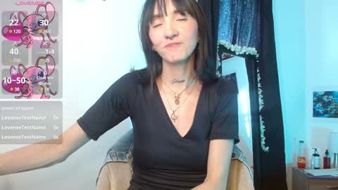 Snapshot of sakura_skinny chatting on January 9, 8:11 pm Sakura Skinny online show from January 9, 8:11 pm