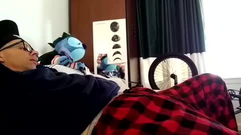 salis1981 online show from February 9, 9:28 pm