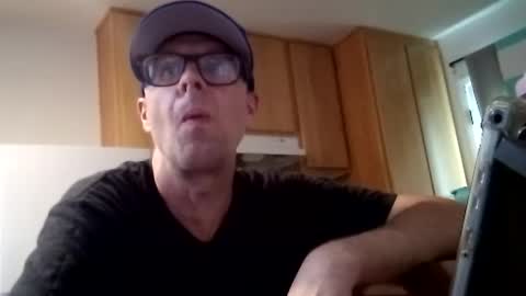 salis1981 online show from October 6, 11:44 pm