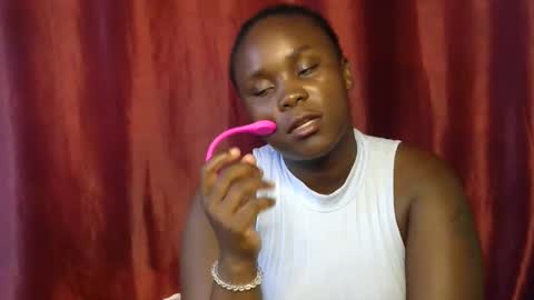 sally_bee1 online show from March 30, 8:47 am