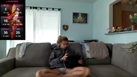 Snapshot of saltycaptain69_hatgirl69 chatting on September 23, 1:49 pm Salty Captain 69 Hat Girl 69 online show from September 23, 1:49 pm