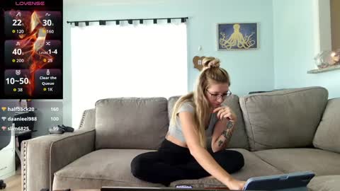 Snapshot of saltycaptain69_hatgirl69 chatting on September 25, 2:46 pm Salty Captain 69 Hat Girl 69 online show from September 25, 2:46 pm