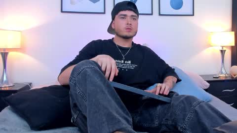 Salvatore  online show from November 3, 4:35 am