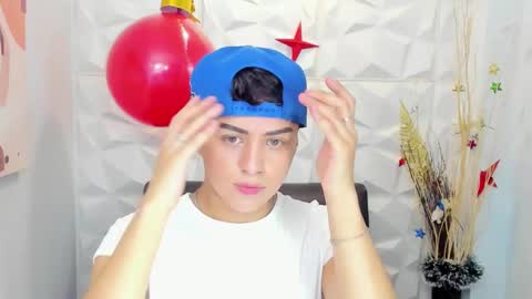 Sam online show from December 18, 1:06 pm