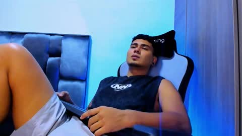 SAM online show from December 18, 1:34 am