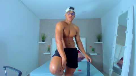 Snapshot of sam_rouge chatting on February 23, 8:55 pm sam_rouge online show from February 23, 8:55 pm
