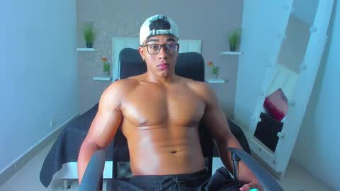 Snapshot of sam_rouge chatting on March 1, 11:37 pm sam_rouge online show from March 1, 11:37 pm