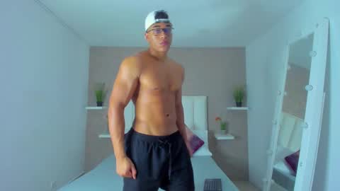 Snapshot of sam_rouge chatting on February 24, 5:53 pm sam_rouge online show from February 24, 5:53 pm