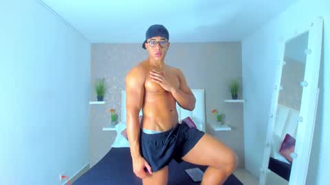 Snapshot of sam_rouge chatting on February 27, 5:37 pm sam_rouge online show from February 27, 5:37 pm