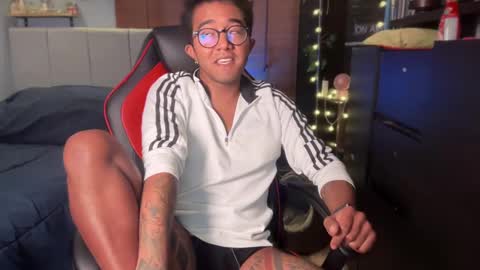 SAMUEL THOMPSON online show from February 27, 7:04 pm