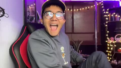 SAMUEL THOMPSON online show from December 31, 4:46 pm