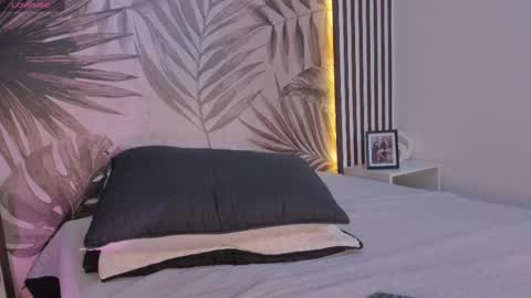 Snapshot of samaantha_white_ chatting on October 2, 11:53 am Samaantha online show from October 2, 11:53 am