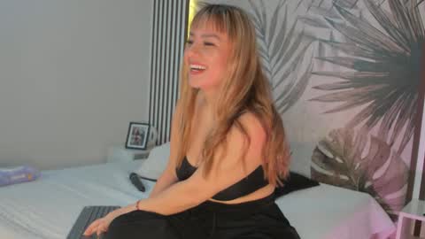 Snapshot of samaantha_white_ chatting on October 20, 11:48 am Samaantha online show from October 20, 11:48 am