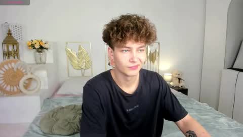 Snapshot of samanie_ chatting on October 1, 1:32 pm Sam online show from October 1, 1:32 pm