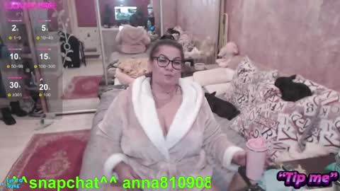 Snapshot of samanta_shy chatting on December 25, 6:30 pm Marry online show from December 25, 6:30 pm