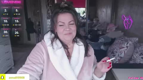 Snapshot of samanta_shy chatting on October 6, 7:04 am Marry online show from October 6, 7:04 am