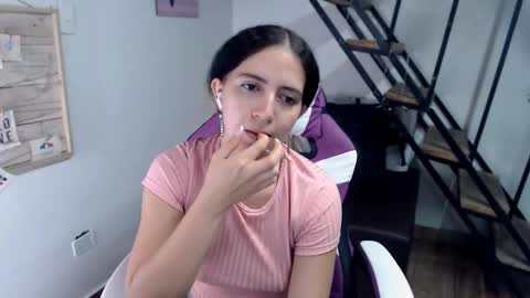 Snapshot of samantha2girl chatting on October 18, 11:09 pm samantha online show from October 18, 11:09 pm