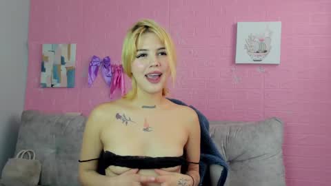 Snapshot of samantha_browwnn chatting on December 20, 4:25 pm samantha_browwnn online show from December 20, 4:25 pm