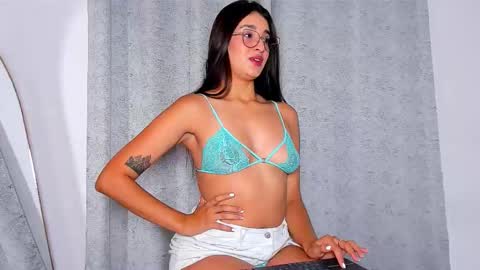 Snapshot of samantha_lux_ chatting on October 2, 10:36 am samantha_lux_ online show from October 2, 10:36 am