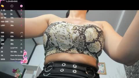 Snapshot of samantha_milfs chatting on September 24, 11:17 am samantha_milfs online show from September 24, 11:17 am