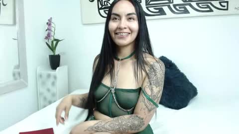 samantha_vaker online show from April 16, 9:39 pm