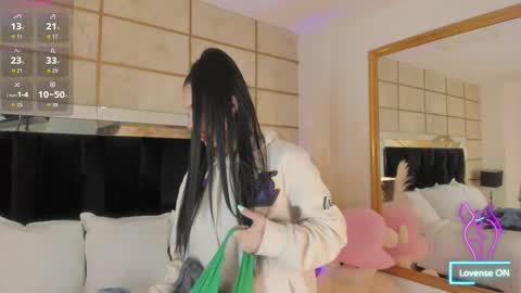 Snapshot of samanthaclay chatting on October 18, 2:49 am online show from October 18, 2:49 am
