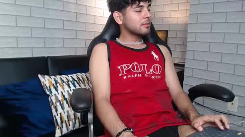 Snapshot of samir_bear chatting on February 8, 12:28 pm Samir online show from February 8, 12:28 pm