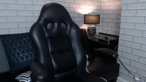 Snapshot of samir_bear chatting on February 22, 12:18 pm Samir online show from February 22, 12:18 pm