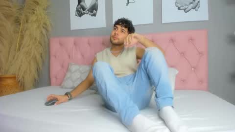 Snapshot of samir_bear chatting on February 12, 12:22 pm Samir online show from February 12, 12:22 pm