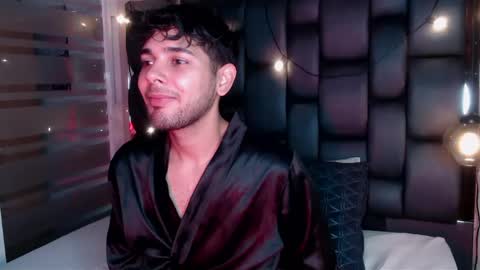 Snapshot of samir_bear chatting on February 6, 12:15 pm Samir online show from February 6, 12:15 pm