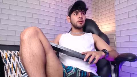 Snapshot of samir_bear chatting on February 18, 12:17 pm Samir online show from February 18, 12:17 pm