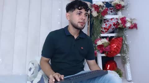 Snapshot of samir_bear chatting on February 24, 12:05 pm Samir online show from February 24, 12:05 pm