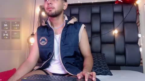 Snapshot of samir_bear chatting on February 25, 12:27 pm Samir online show from February 25, 12:27 pm