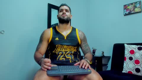 Snapshot of samir_hazard chatting on January 19, 2:36 am samir_hazard online show from January 19, 2:36 am