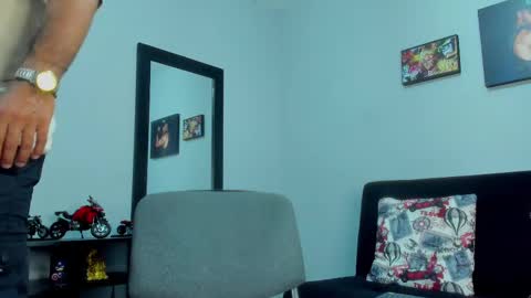 Snapshot of samir_hazard chatting on February 23, 2:07 am samir_hazard online show from February 23, 2:07 am