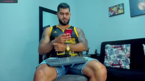 Snapshot of samir_hazard chatting on March 8, 2:55 am samir_hazard online show from March 8, 2:55 am