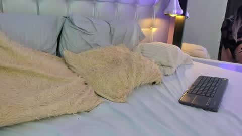 Axel online show from March 2, 1:37 am