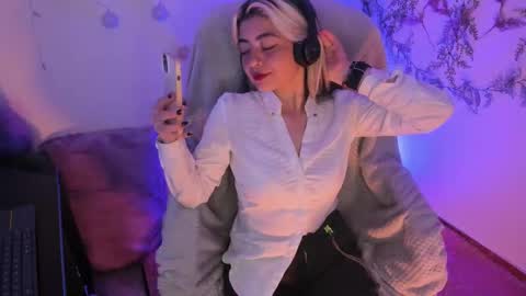   online show from February 5, 3:34 am