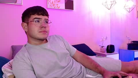 Samuel Collin online show from February 18, 8:16 am