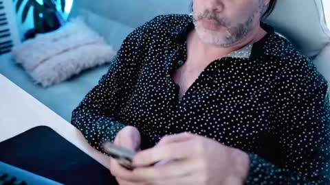 Sanders online show from February 12, 2:45 am