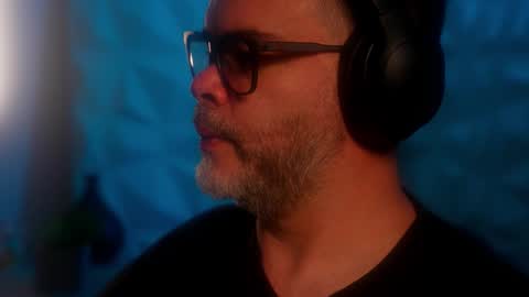 Sanders online show from October 7, 6:09 am