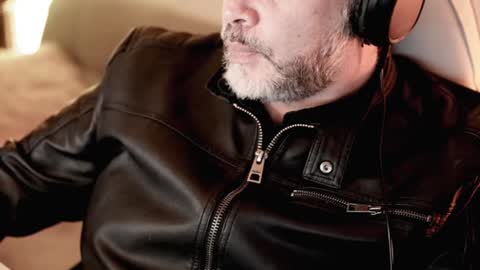 Sanders online show from February 1, 1:34 am