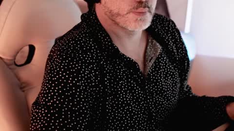 Sanders online show from January 19, 2:04 am